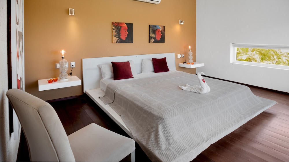 Casa Sayadena: 5-Bedroom Villa with Pool
