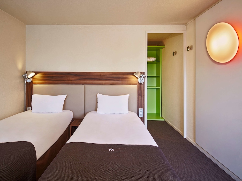 Standard Room, 2 Twin Beds - Photo 1