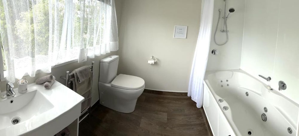 Studio, Jetted Tub photo 2