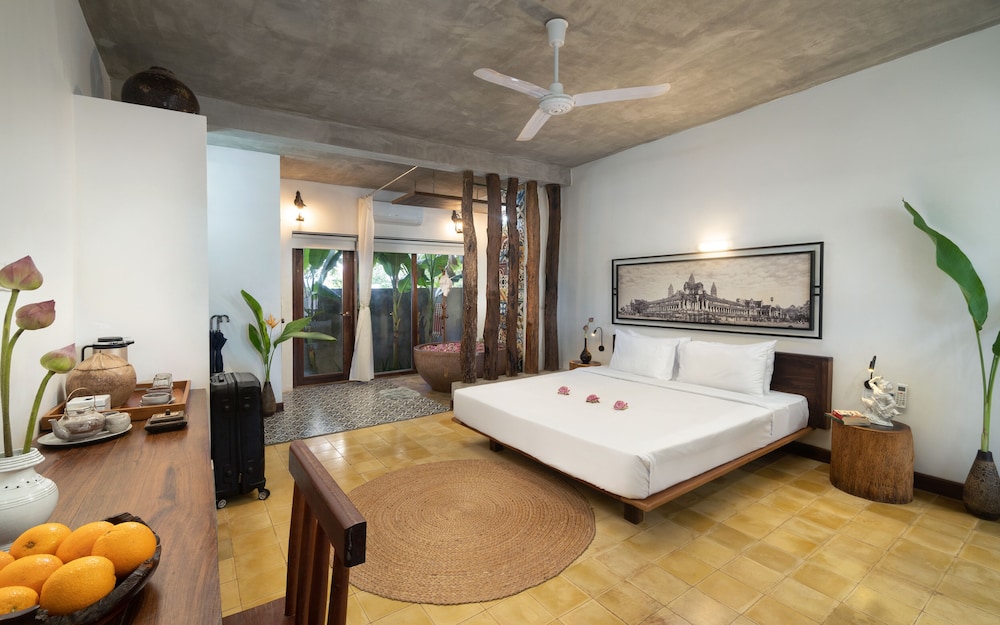 Deluxe Double Room with Pool View - Photo 5