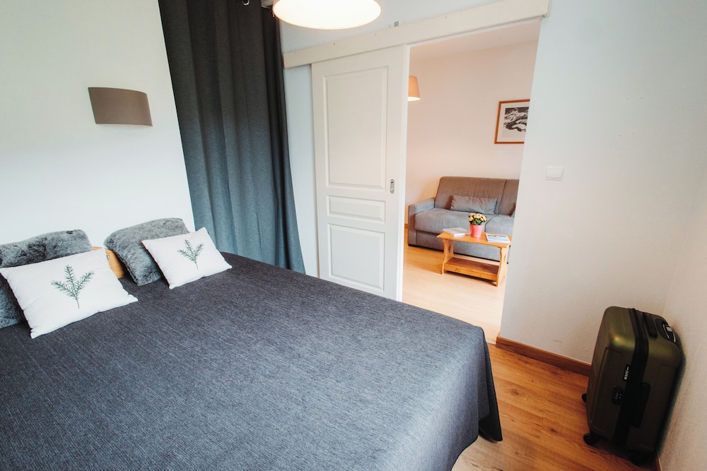 Basic Apartment - Photo 1