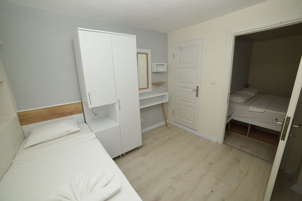 Economy Triple Room