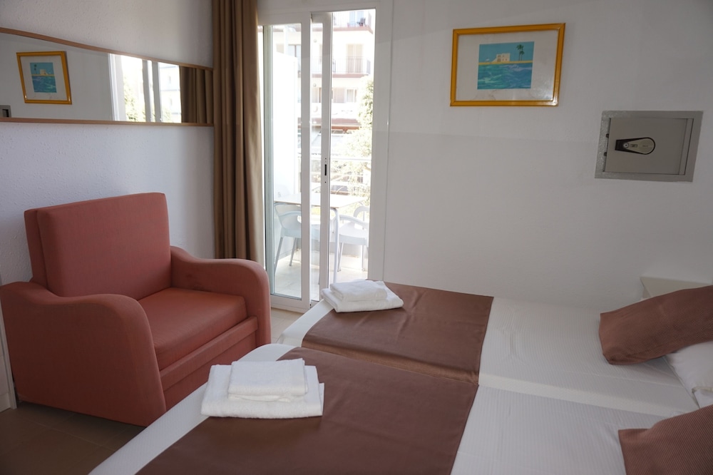 Triple room (sofa bed for kids) - Photo 1