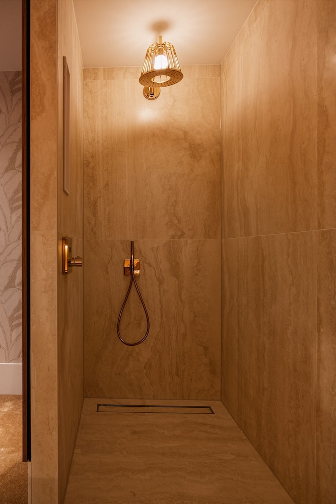 Executive Double Room - Photo 7