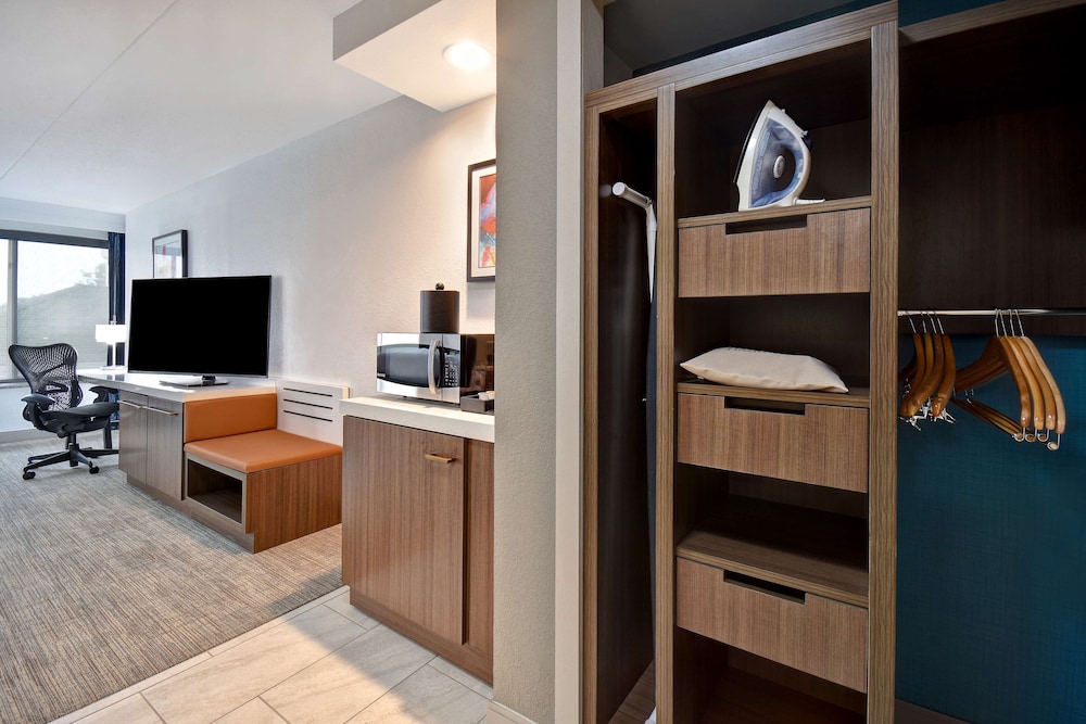 Room, 2 Queen Beds, Accessible (Roll-In Shower) - Photo 6