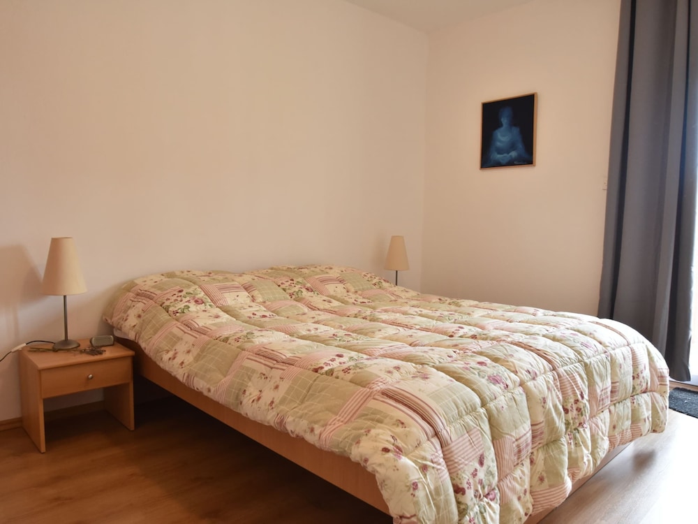 Apartment photo 2