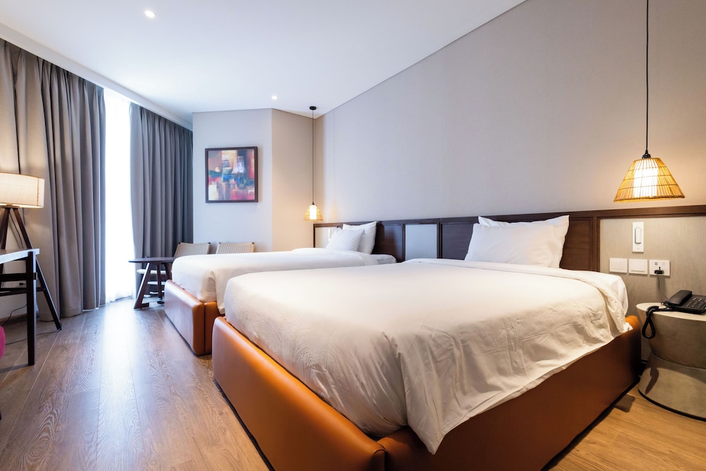 Premium Triple Room, Multiple Beds, Pool View, Sea Facing