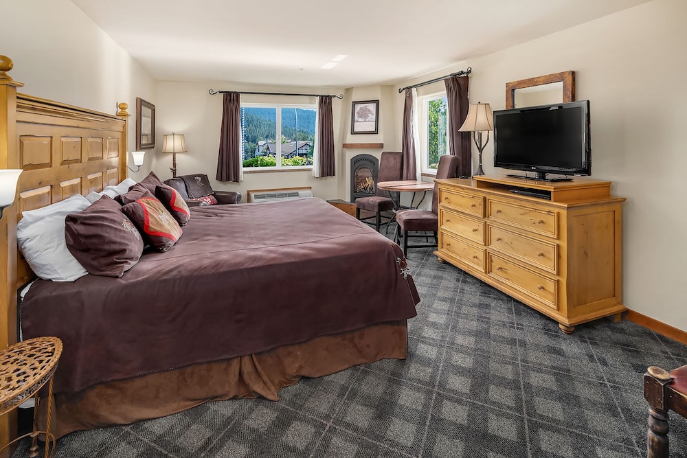 Room, 1 King Bed, Accessible, Fireplace photo 1