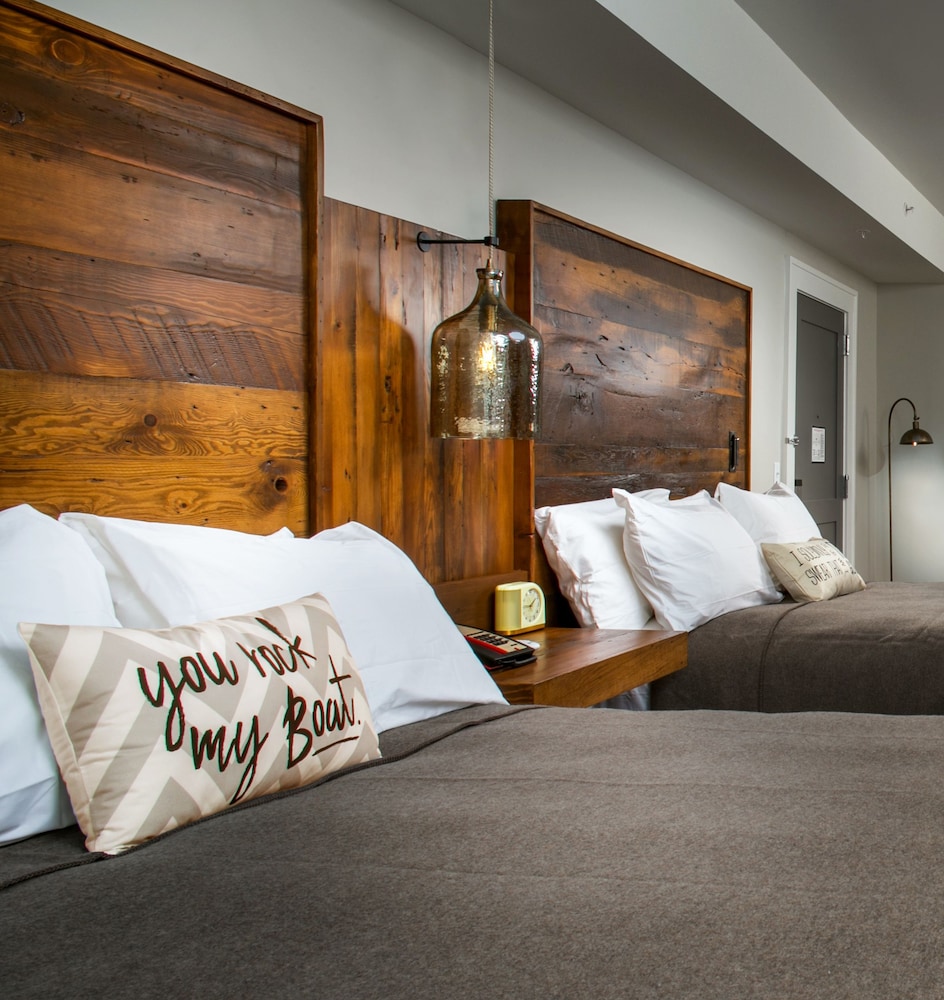 Standard Room, 2 Queen Beds photo 3