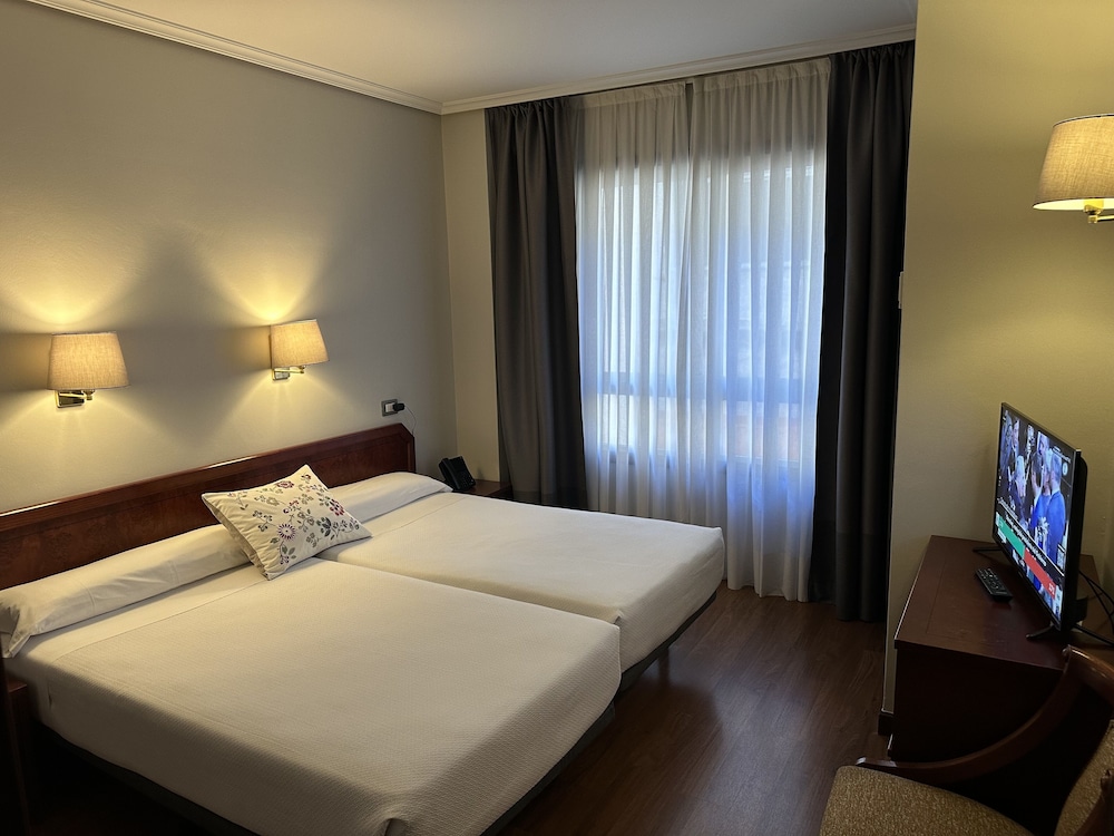 Standard Double Room Single Use - Photo 2