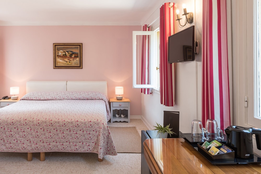 Standard Triple Room photo 2