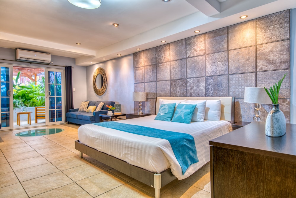 Starfish Pool View Ground Floor King Suite