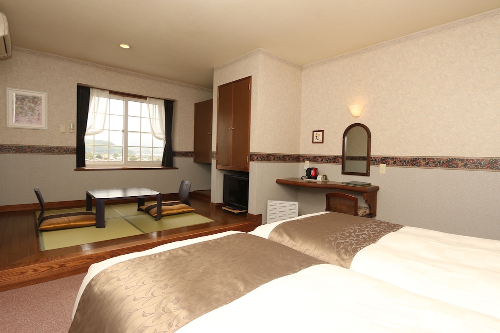 Japanese Western Style Deluxe Room, Non Smoking, Mountain View photo 1