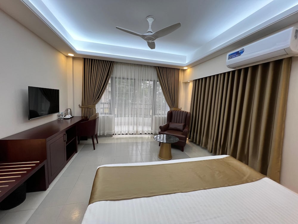 Superior Suite, Balcony, City View photo 2