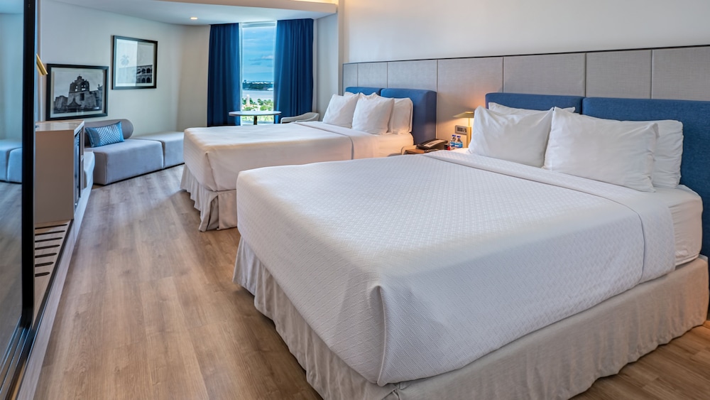 Premium Room, 2 Queen Beds - Photo 1