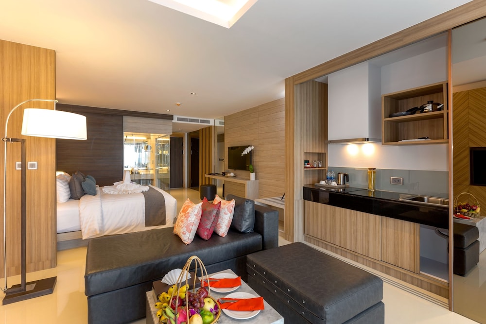 Luxury Beachfront Suite - Photo 3