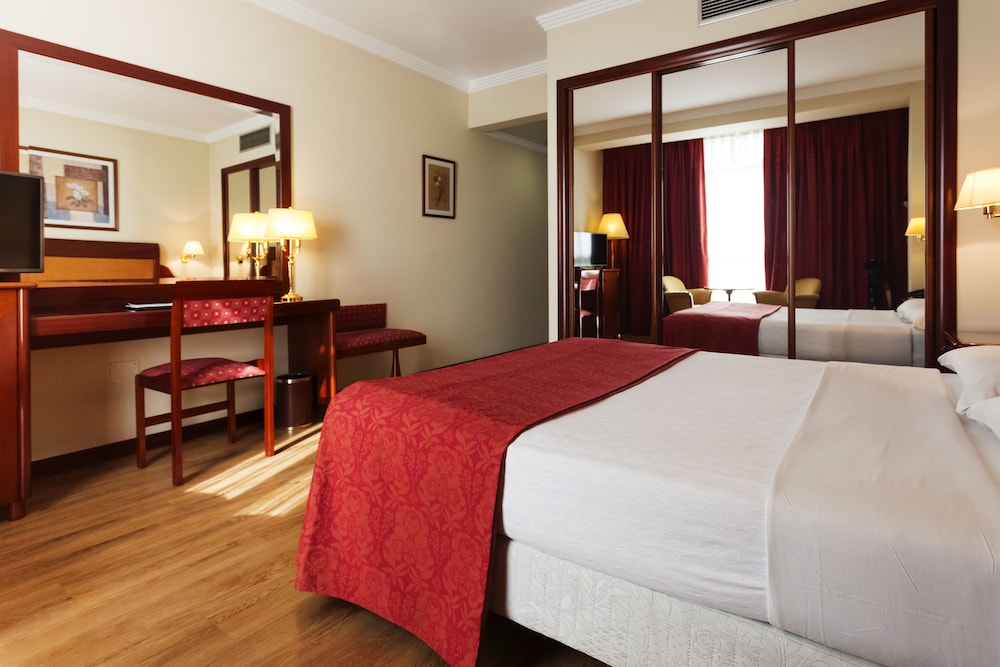 Standard Double Room - Photo 11
