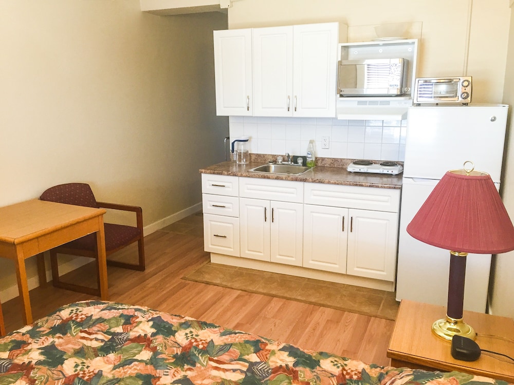 Standard Room, 1 Queen Bed, Kitchenette photo 2