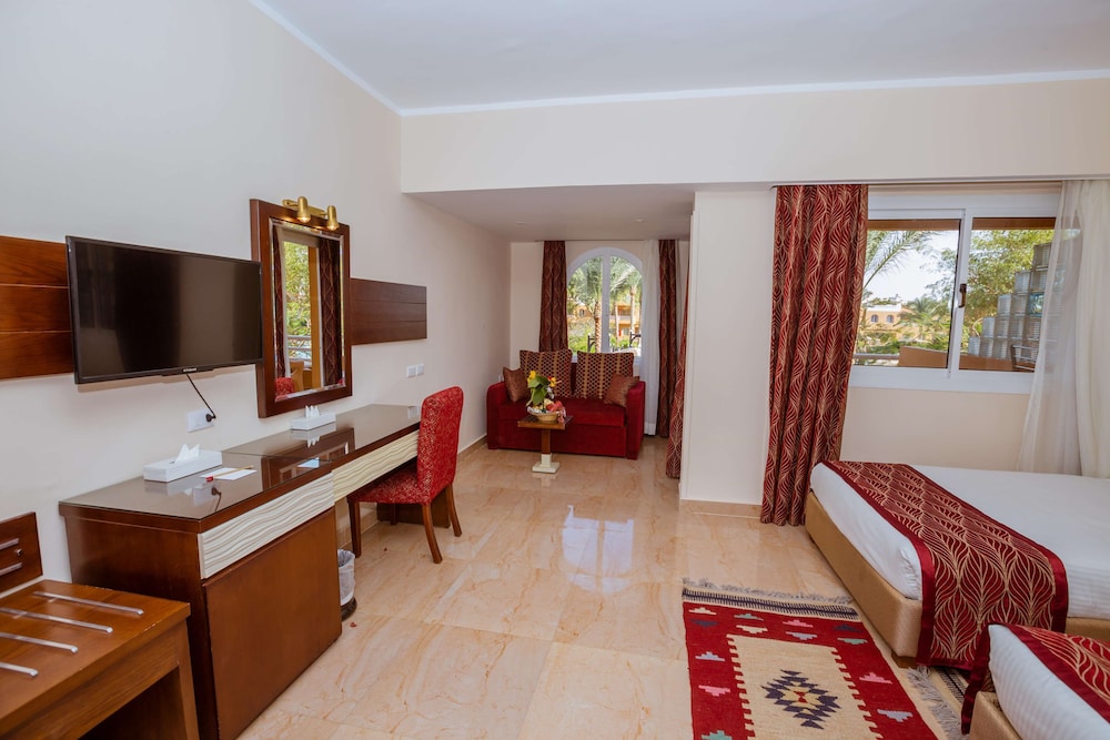 Deluxe Room, Partial Sea View