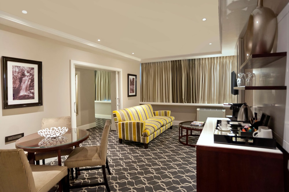 Suite Room, 1 King Bed, River View photo 2