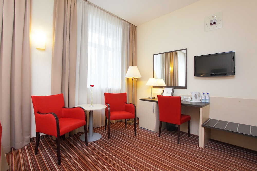 Business Room, 1 Queen Bed photo 2