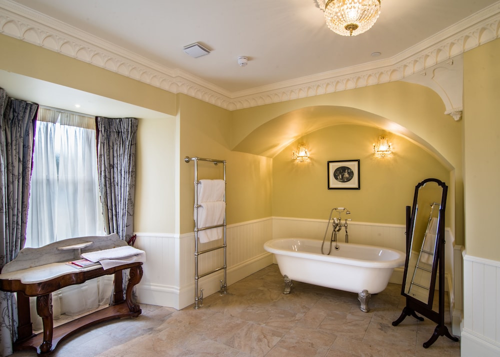 Castle Lindsay Tower Suite photo 3