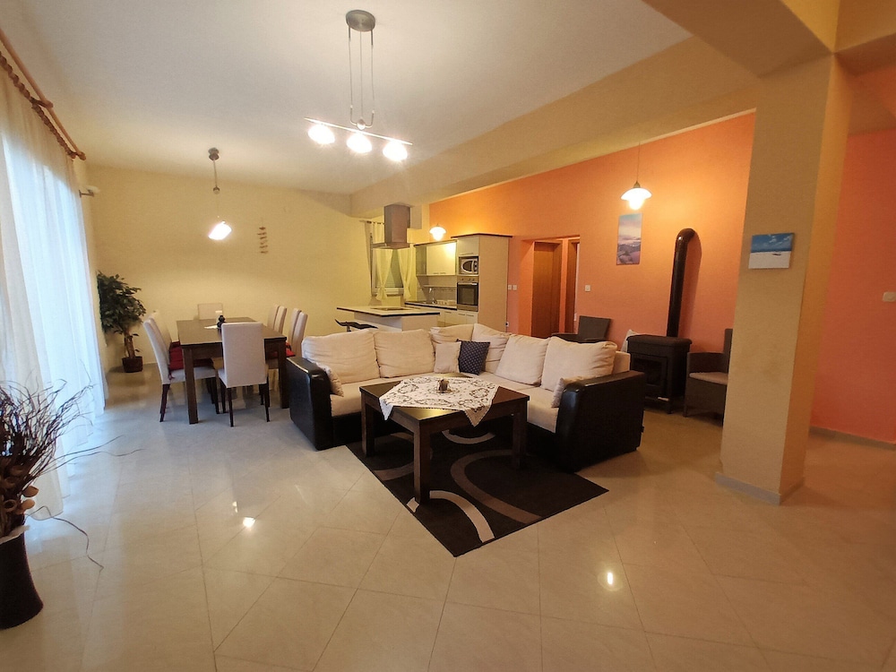 Apartment (Three Bedroom Apartment with Terrace) photo 1