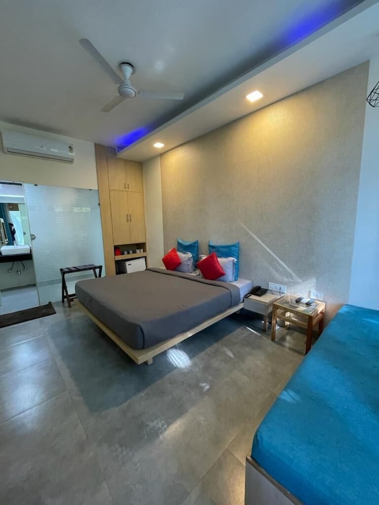 Superior Suite, 1 King Bed photo 2