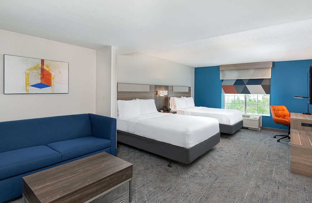 Suite, Multiple Beds (Additional Living Area) - Photo 5