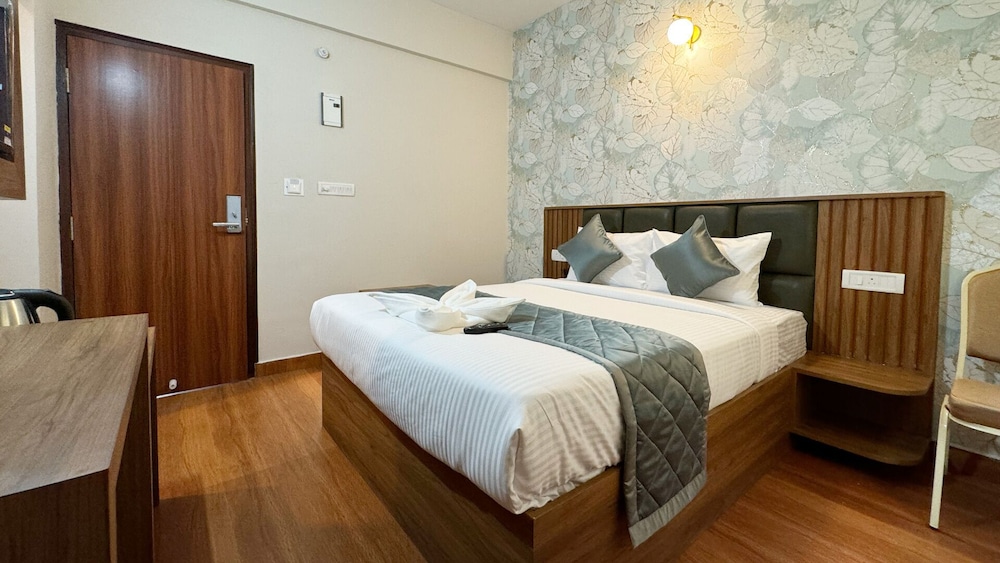 Deluxe Double Room, City View