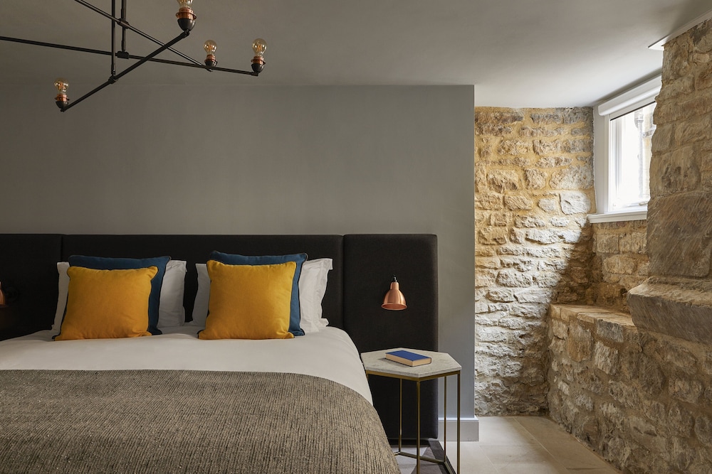Suite, 1 King Bed (Underground Vaulted) photo 2