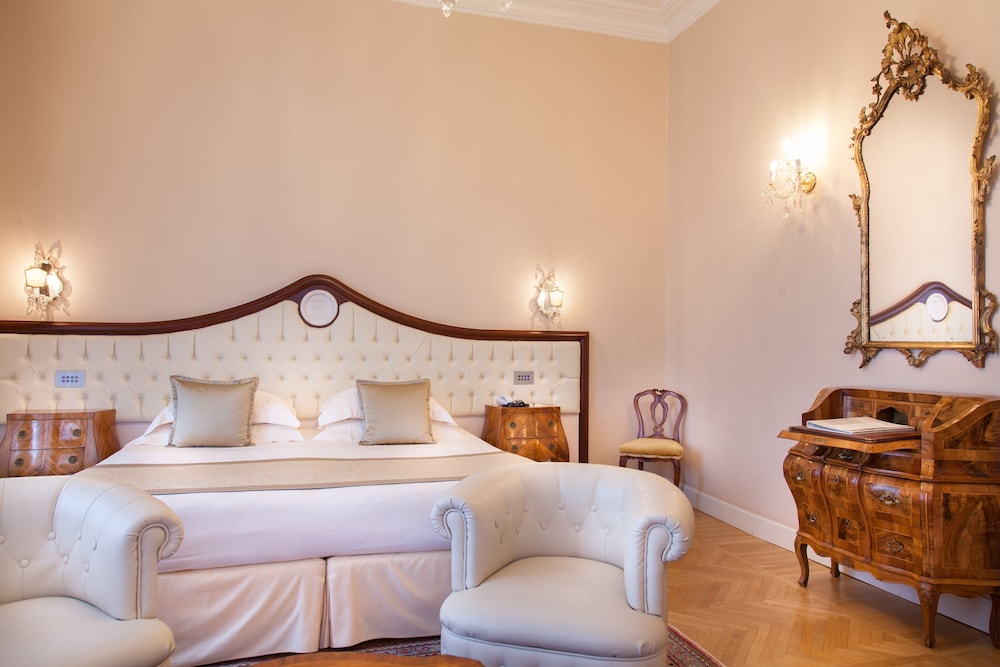 Deluxe Double or Twin Room - Photo 7