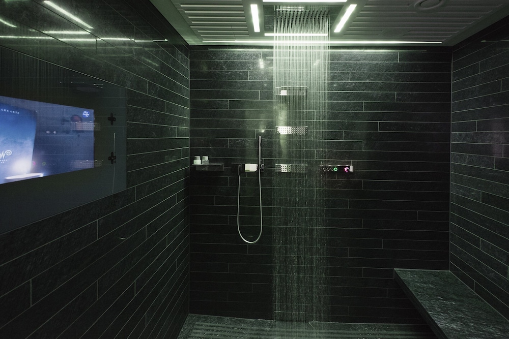 Courtyard Suite with Spa Shower