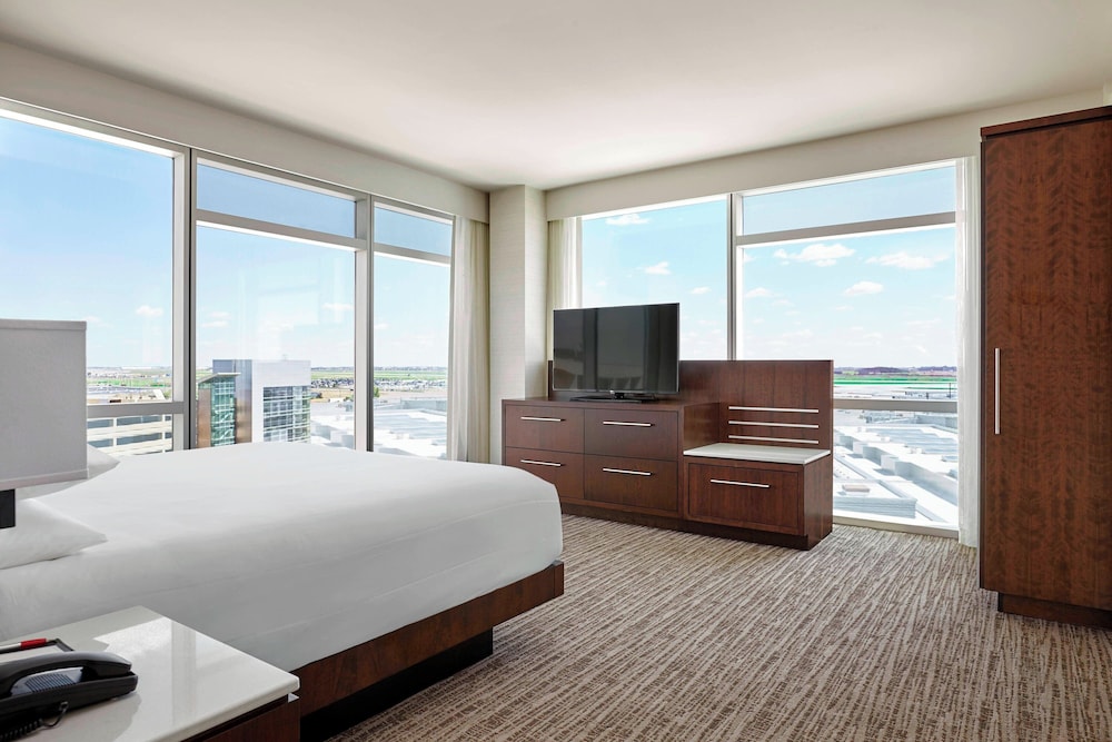 Suite, 1 Queen Bed, City View