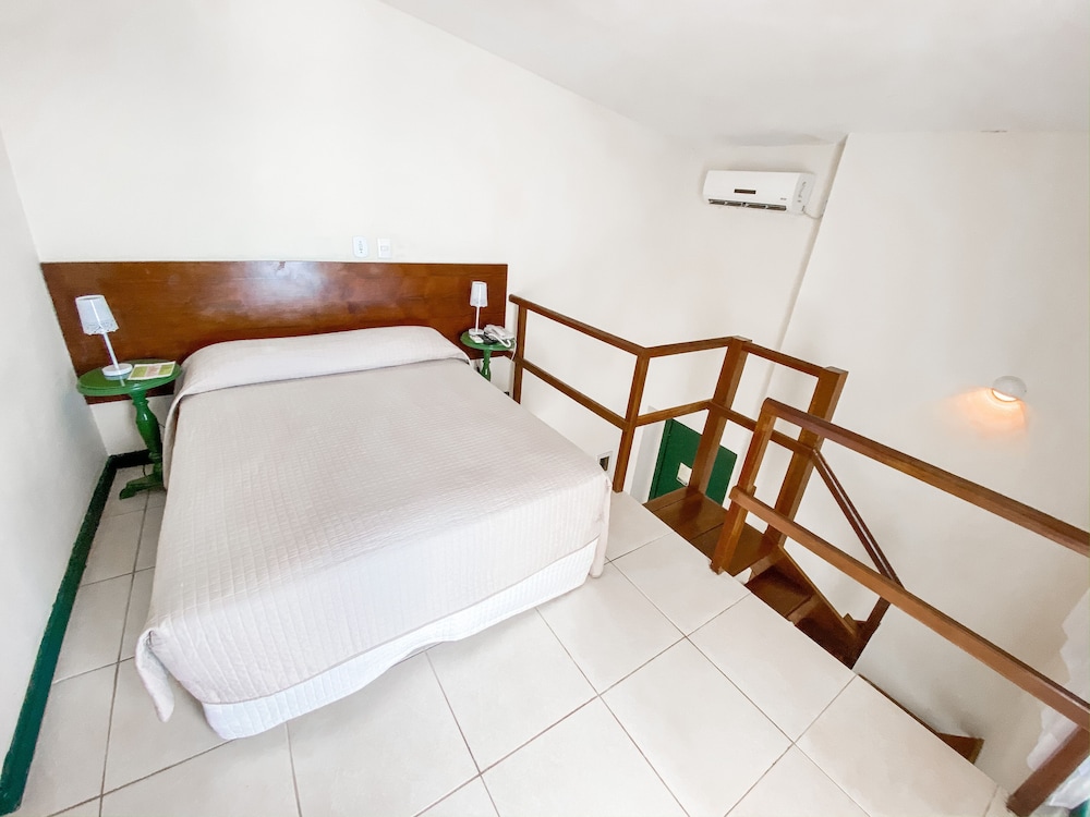 Luxo 01 Cama de Casal + 01 Solteiro (Triplo)