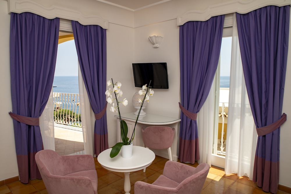 Superior Room, Partial Sea View