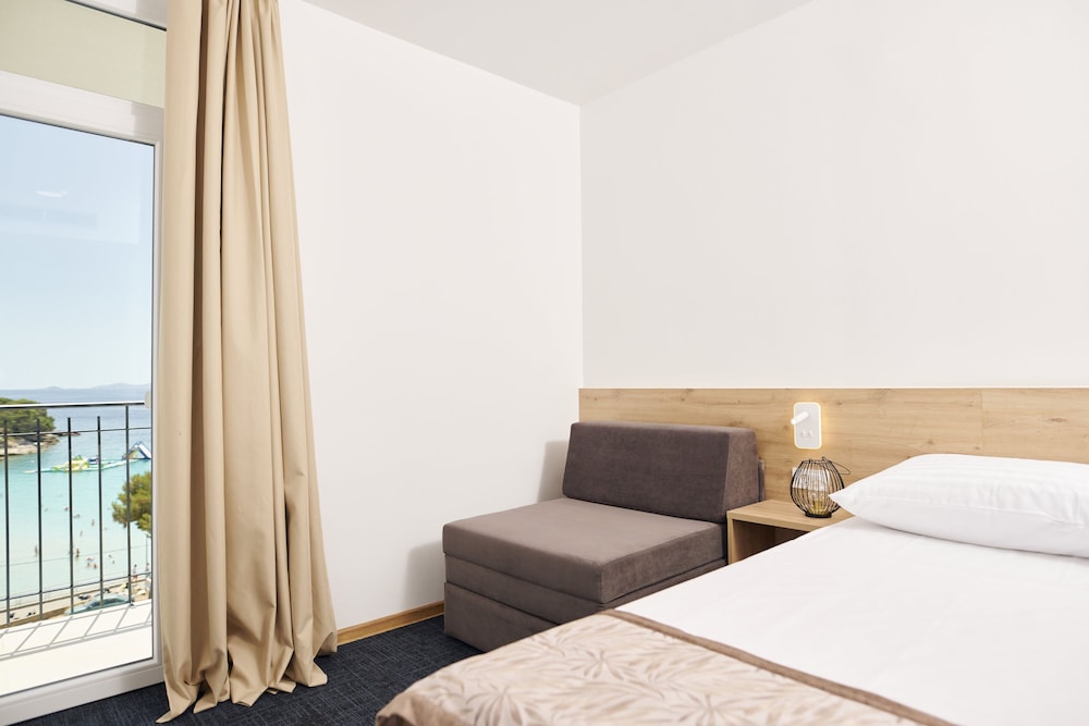 Double/Twin Room with Sea View and Balcony photo 1