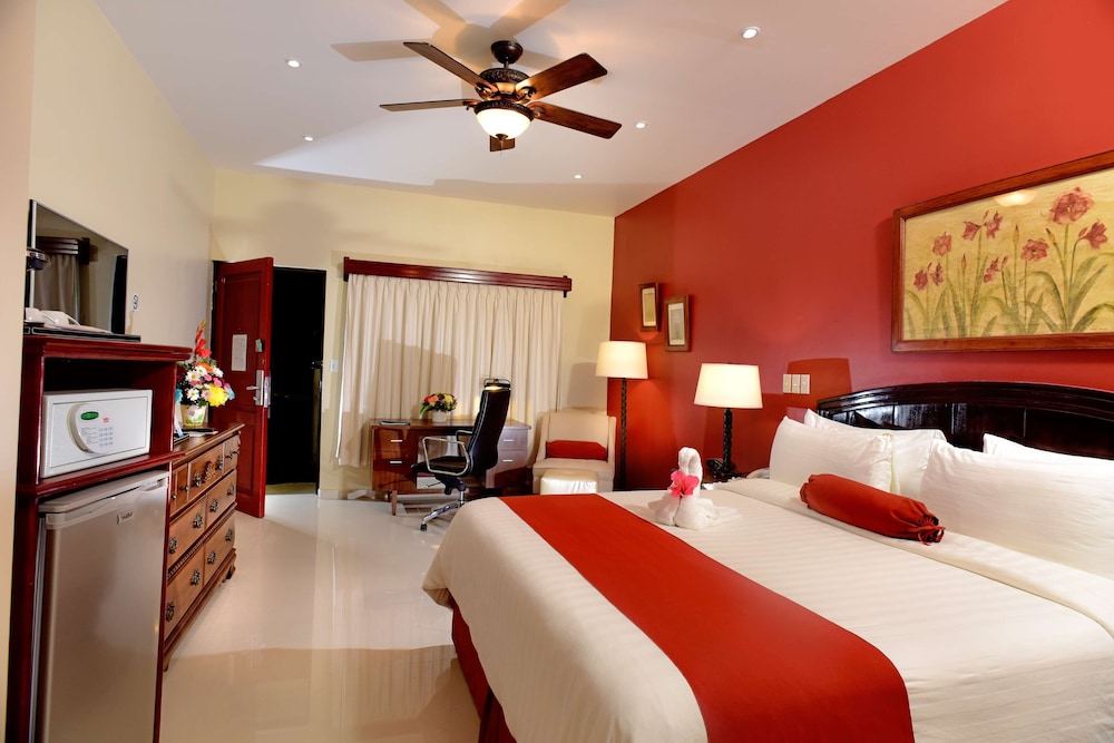 Deluxe Room, 2 Queen Beds, Non Smoking, Refrigerator - Photo 4