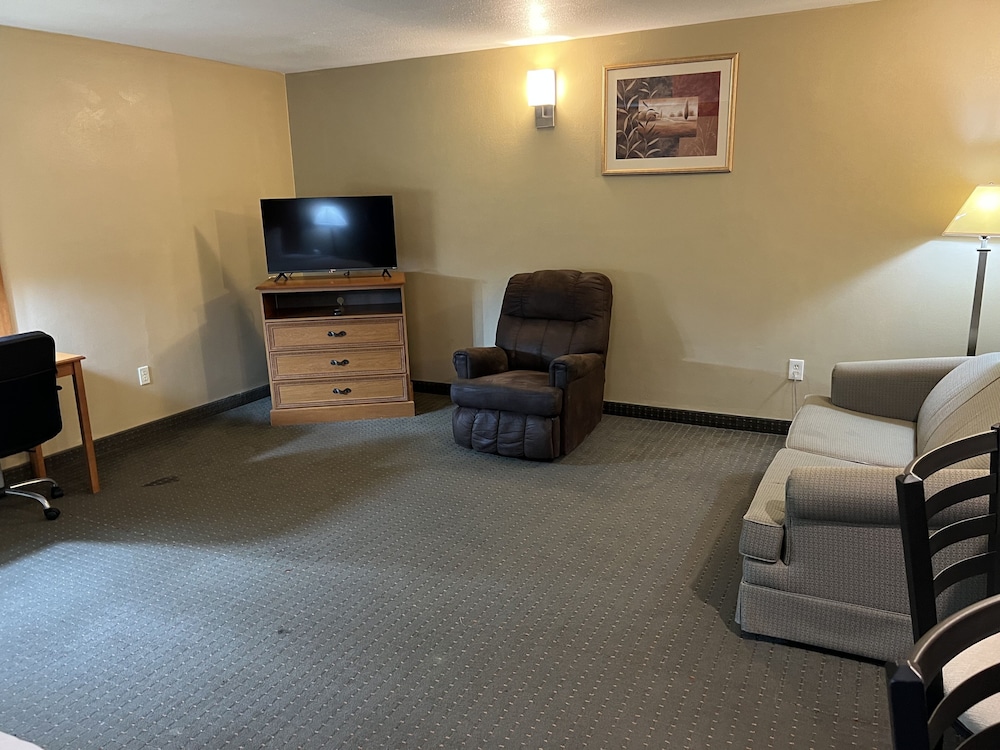 Suite, 1 King Bed, Non Smoking - Photo 4