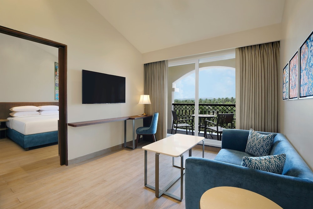 Suite, 1 Queen Bed, Balcony - Photo 8