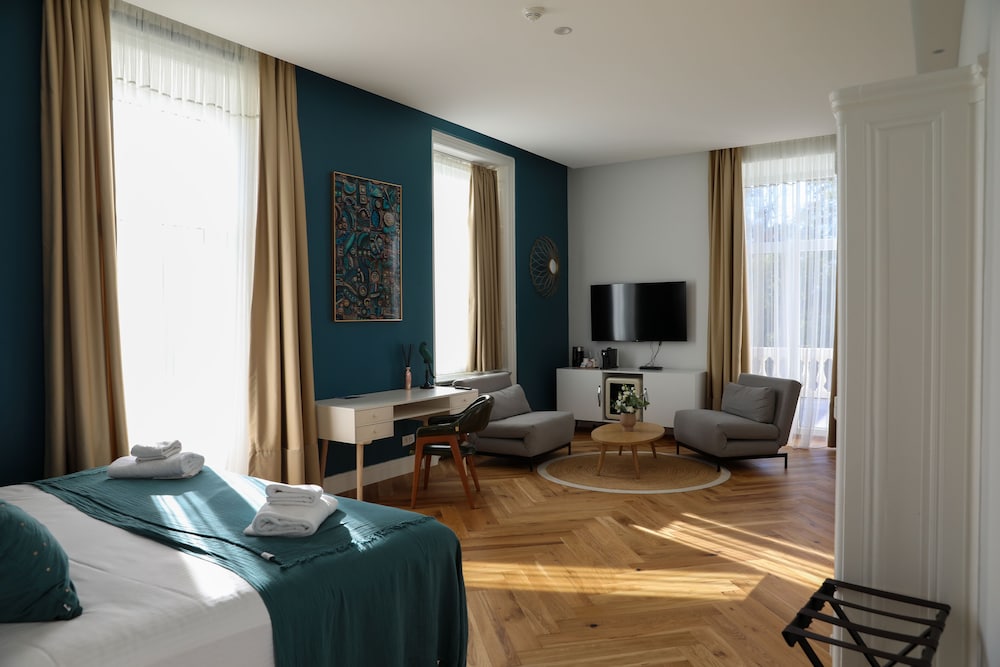 Luxury Suite photo 2