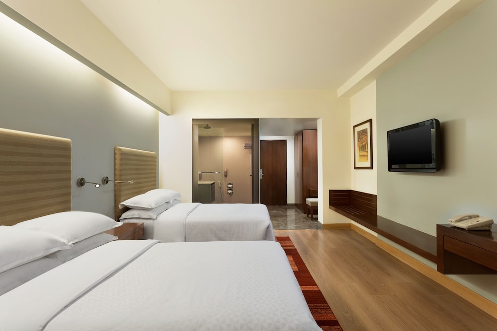 Room, 2 Twin Beds, City View - Photo 1