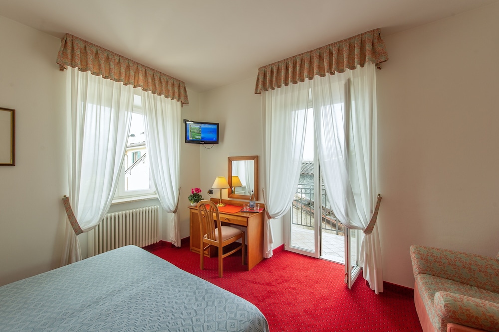 Deluxe Double or Twin Room photo 2