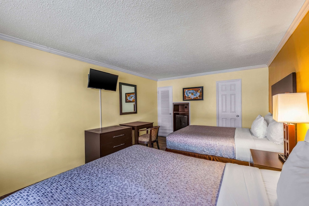 Standard Room, 2 Double Beds, Non Smoking photo 3