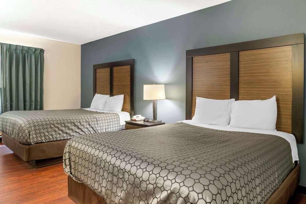 Standard Room, 2 Queen Beds, Non Smoking photo 1