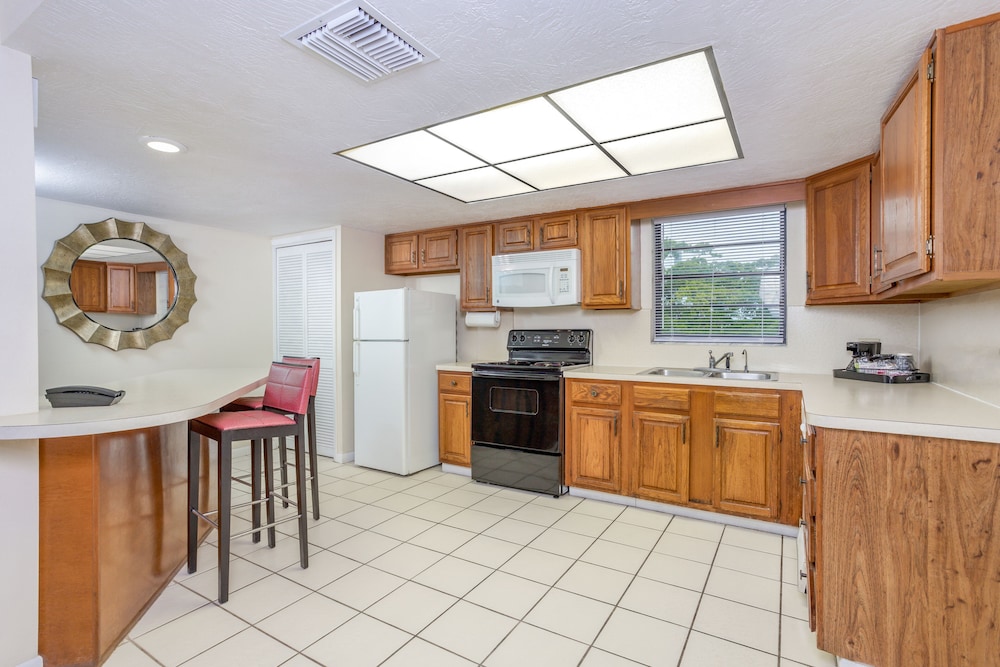 Suite, 2 Bedrooms, Marina View - Photo 4