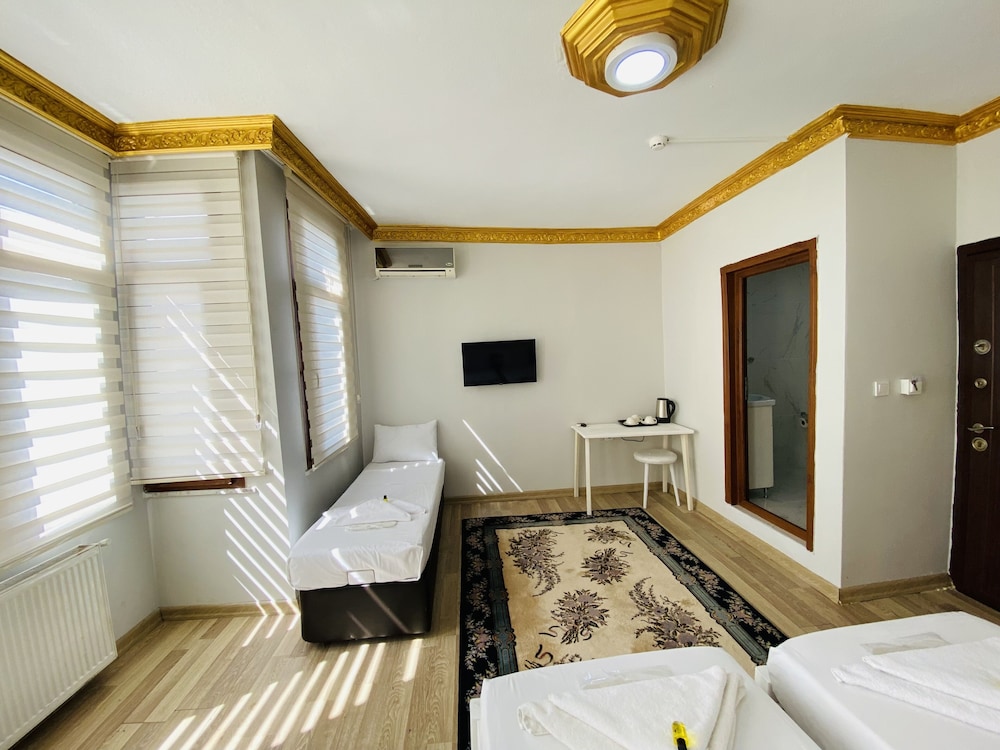Deluxe Triple Room photo 2
