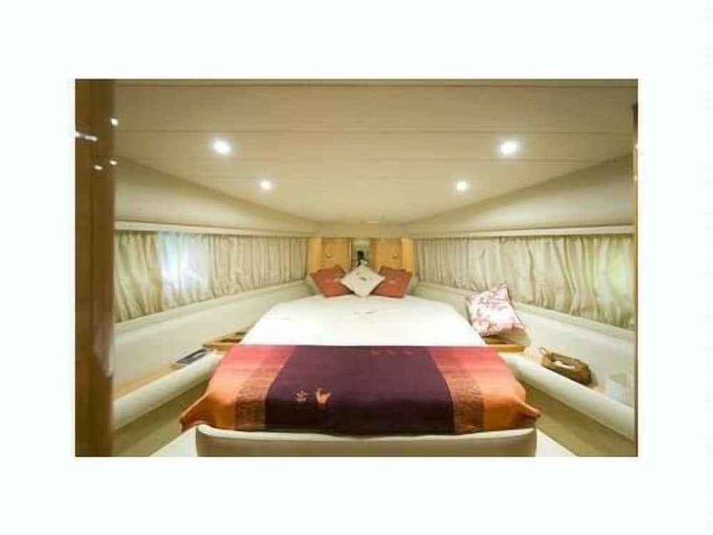 Suite, Overwater (Yacht)