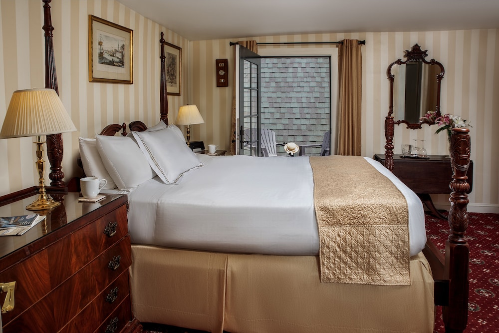 Perry Room, 1 Queen Bed, Private Deck photo 1