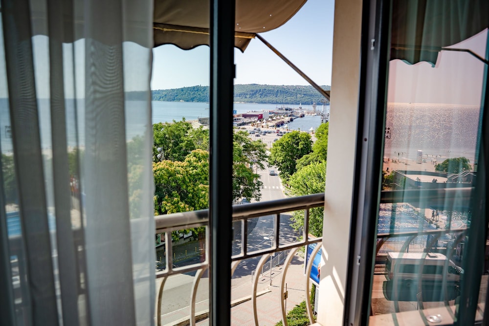 Deluxe Double Room, Sea View - Photo 11